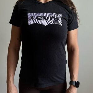 Levi's Black and White Wave Graphic Tee
